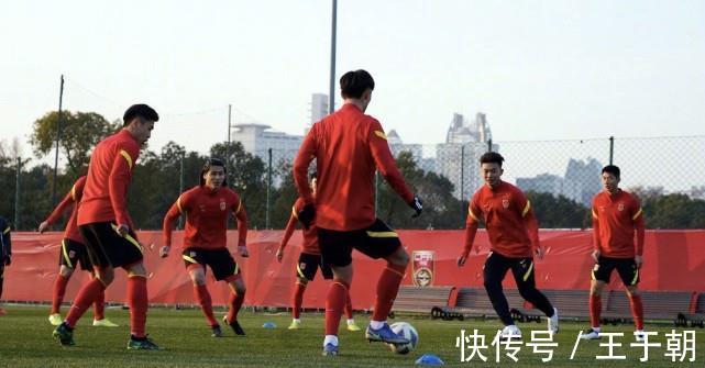 鲁能|曝上港借国足集训接触鲁能国脚!1人明确要走,恒大2后卫也是目标