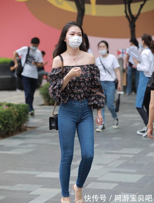穿搭 穿衣搭配并不难,试试牛仔裤搭配时髦上衣,休闲雅致又有女人味!