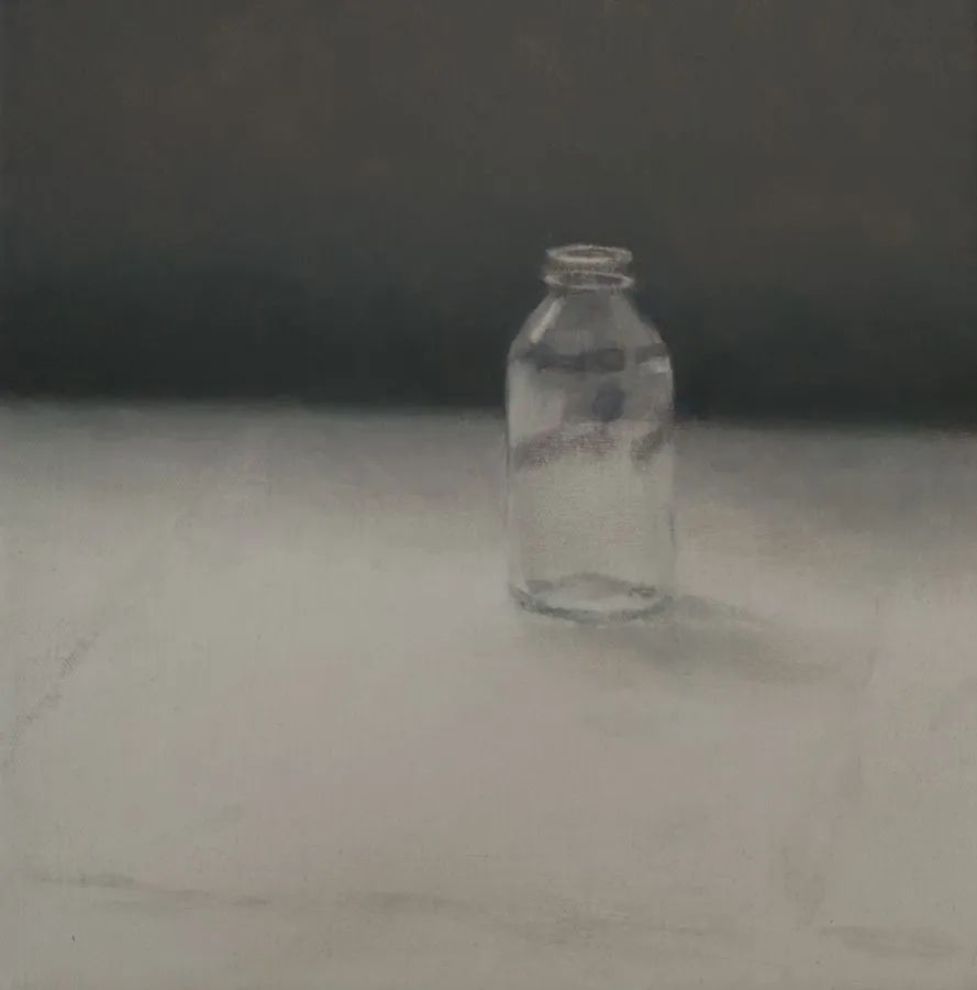 孤独感#柔和的光影和质感,她的静物画散发着一种孤独感!