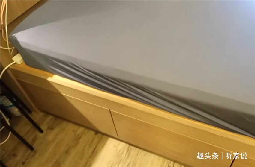 小房子|日本姑娘住进香港10㎡劏房,狭小的家,被这位90后整理得井井有条