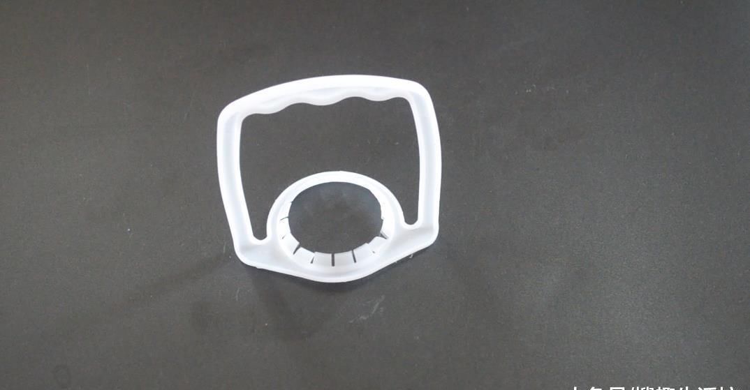 洗菜池边上放一个油桶提手, 作用太棒了, 解决了很多家庭的烦恼