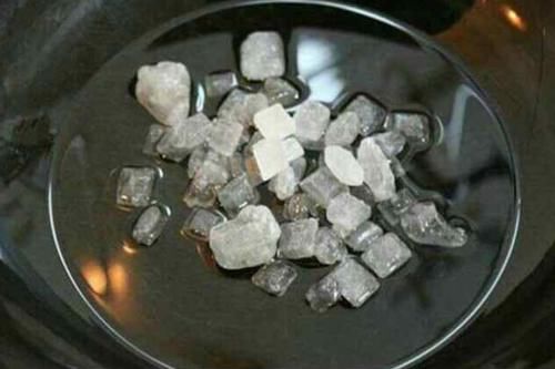 炒糖色怎么做才更红亮？做好“四步”，糖色红亮不发黑，味道不苦