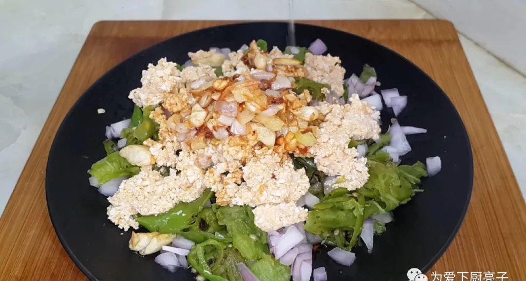 鸭蛋辣椒|鸭蛋辣椒别炒着吃了,锅里一扔,做出创意凉拌菜,吃一次就爱上了