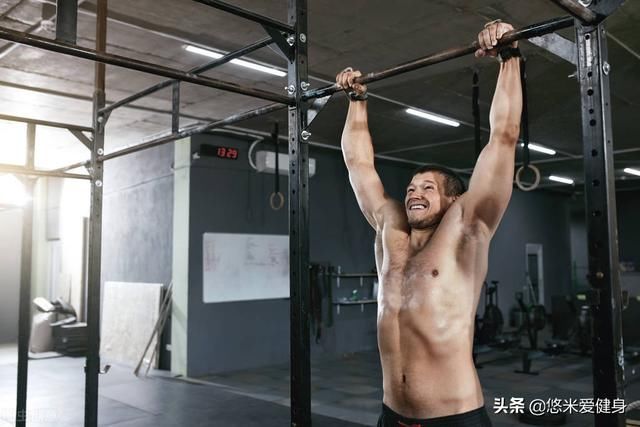 前臂|引体向上拉不起来？针对强化手臂和背部肌肉，用9个动作就能练好