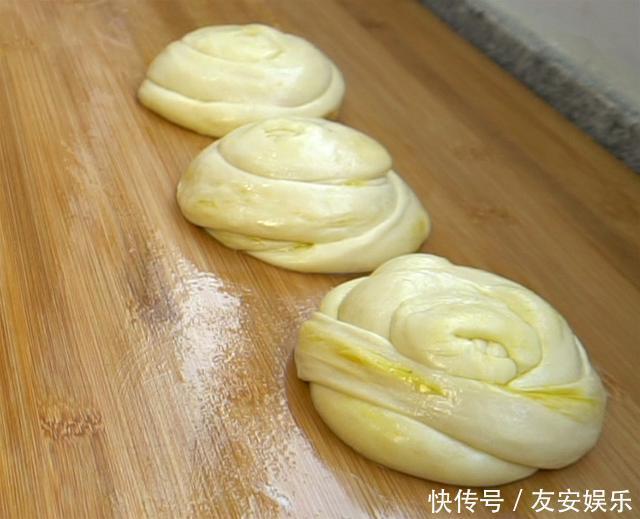 快手做出千层饼,用新食材调油酥,烙出的饼柔软筋道又是小薄层