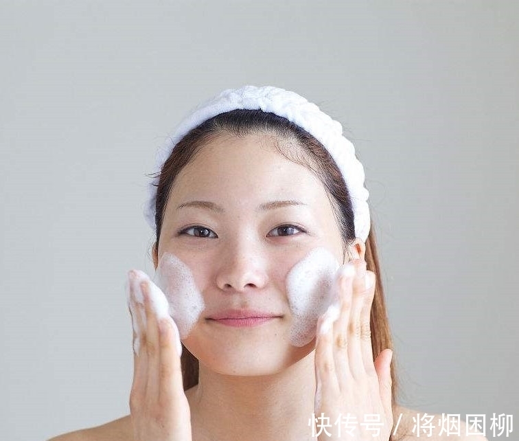 效果|洗脸水里加点它,一周皮肤变得又白又嫩,比洗面奶效果还好