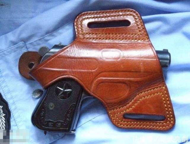 宇航员为何要配手枪,外太空真有“外星人”?主要是为了对付它们