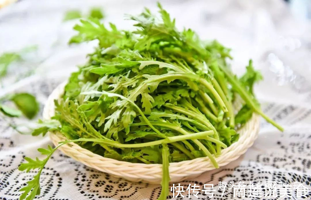 案板|失眠要多吃这道菜，做法简单营养美味，再也不怕睡不着觉了