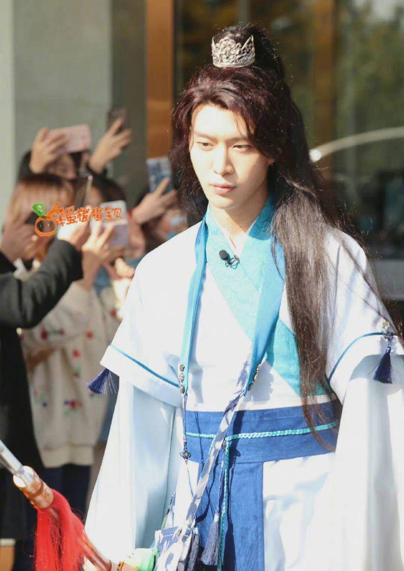 诸葛亮|春游家族COS三国人物!杨洋化身潇洒诸葛亮!关晓彤古装相获好评