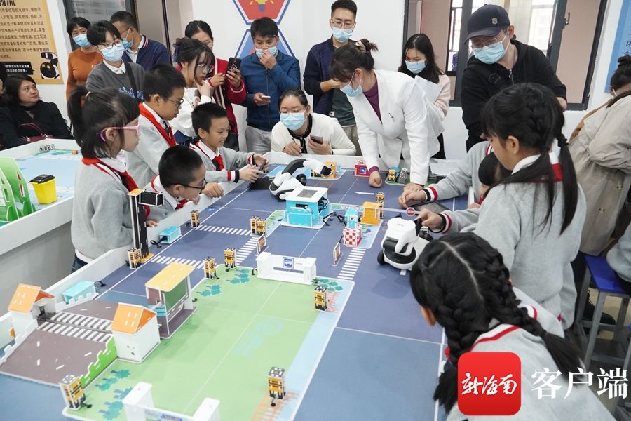 校本课程|智能教育加入小学课堂 海口龙岐小学人工智能少年科创学院揭牌