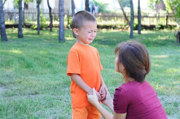 巴巴|“新型冷暴力”在幼儿园蔓延，孩子委屈巴巴，家长却不知