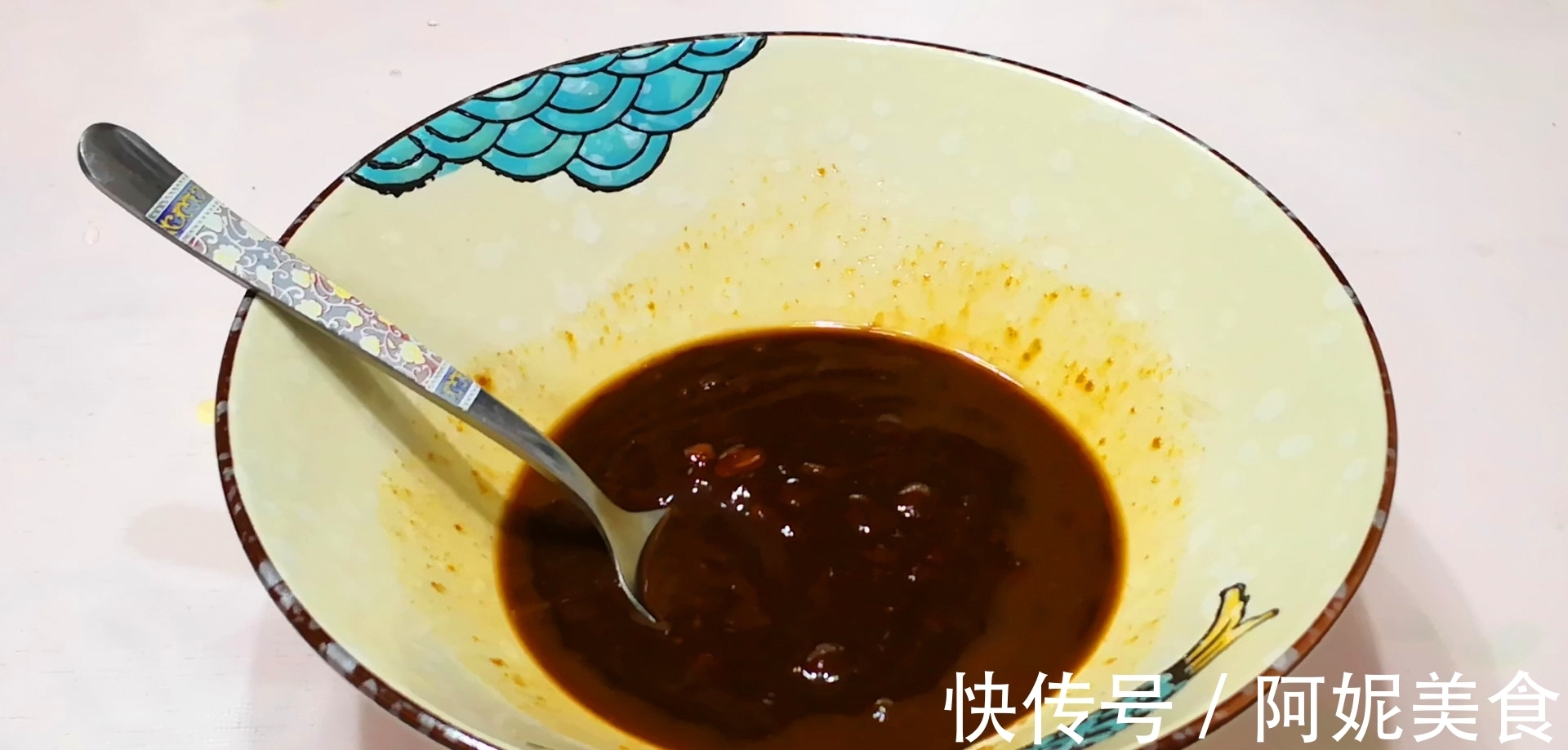 晓峰|洋葱和面条一起做,实在太好吃了,营养又解馋,比凉面更香更好吃