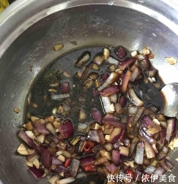 25元3斤花甲，大姐做花甲粉解馋，又香又辣，一次做了8大碗