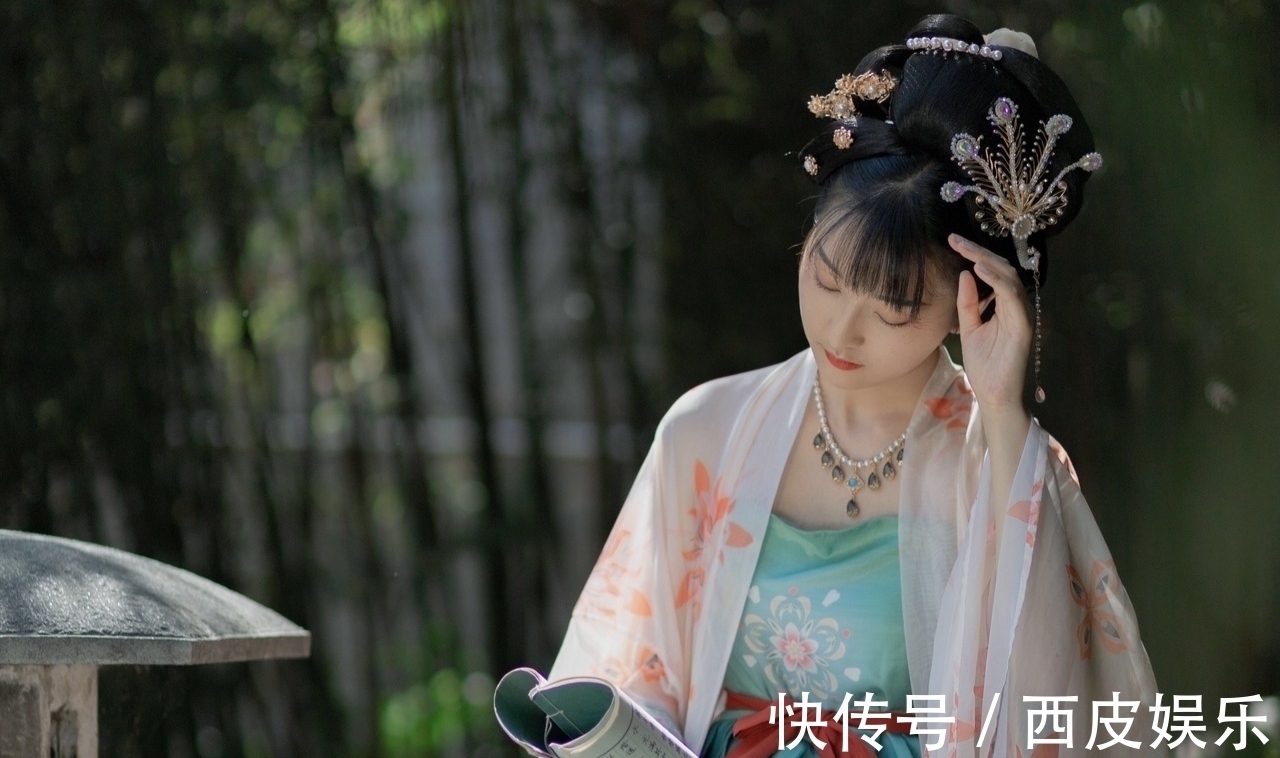 洞庭波#诗·十首丨一卷痴情衫袖瘦,千愁满面鬓丝燃