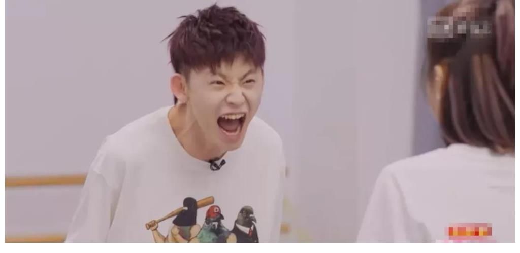 吳宣儀|誰(shuí)說(shuō)戀愛(ài)綜藝都是劇本？喬欣和許魏洲太甜了，還是“在一起”吧