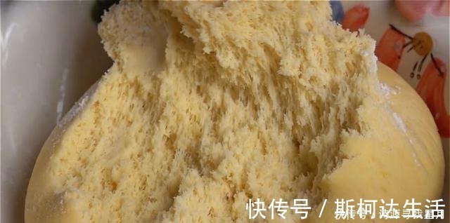 红薯|玉米面这样做真好吃，一擀一煎，5分钟出锅，连吃一个月都不腻