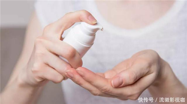 女人洗完脸后,要及时做这三件事,坚持两个月后,养成“白光肌”