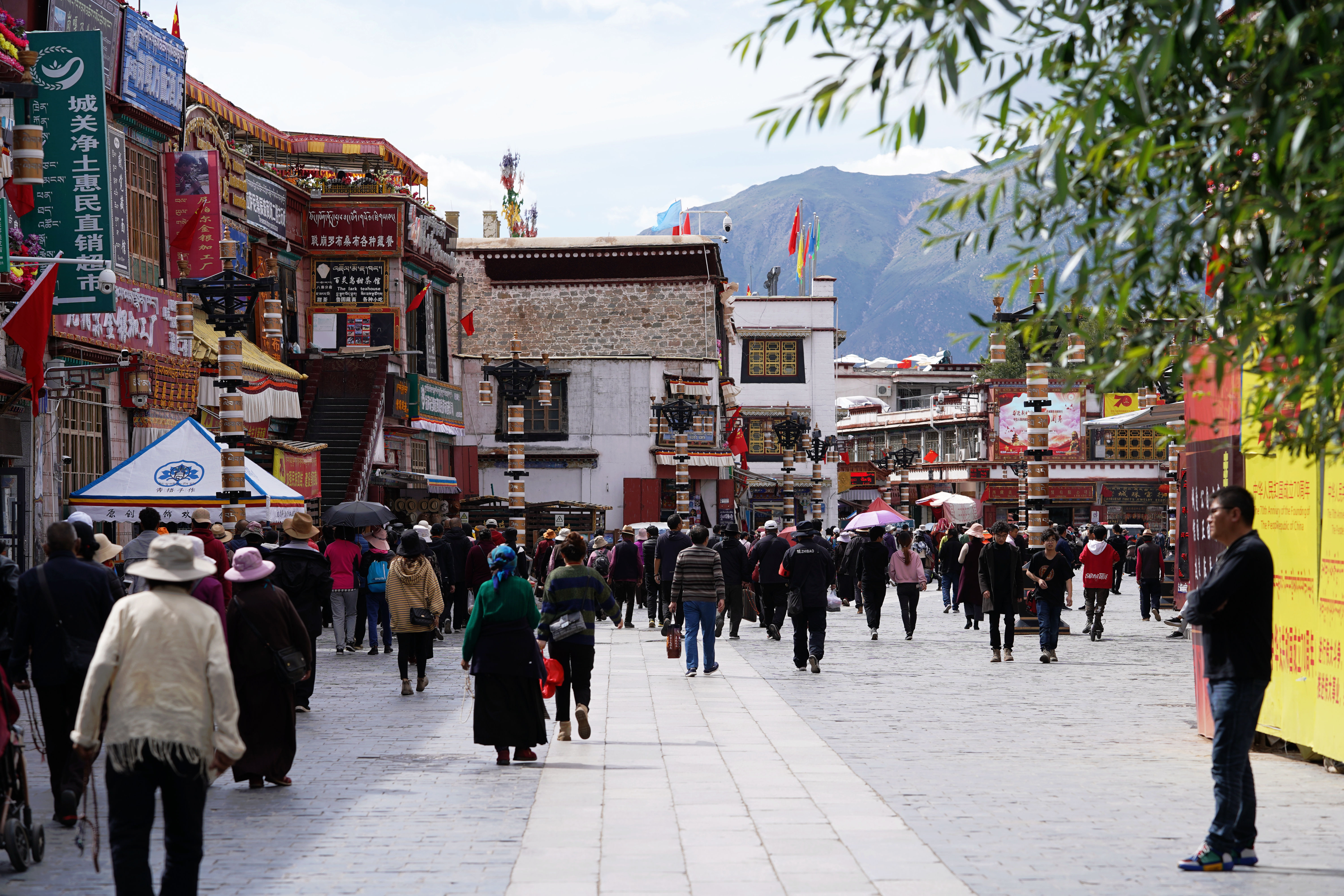 大昭寺|【80天单人单车环藏之旅】观览佛教圣地大昭寺，八廓街猎摄盛装美女