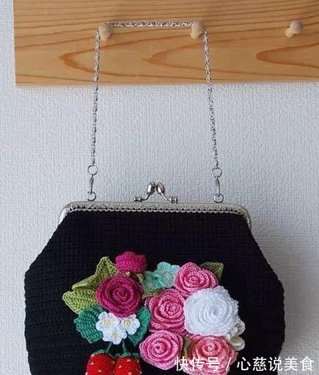 包包$55款超美的钩花包包,只要会钩不同的花,拼缝在一起,就能做出