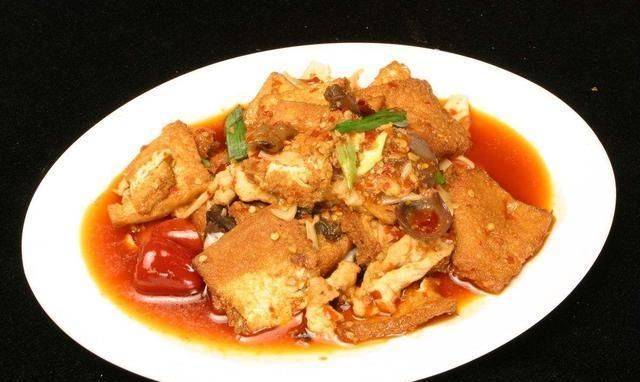 勾芡|炒家常豆腐时,牢记两个妙招,豆腐咸辣甜香,吃一口还想再吃