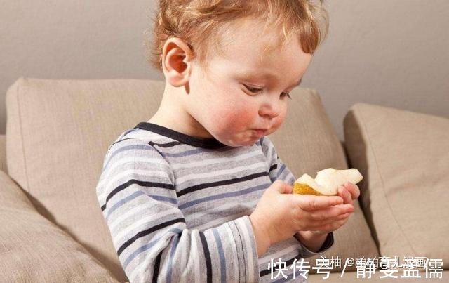 巧克力|孩子睡觉前，尽量别吃这5种食物，不仅影响睡眠，还影响生长发育