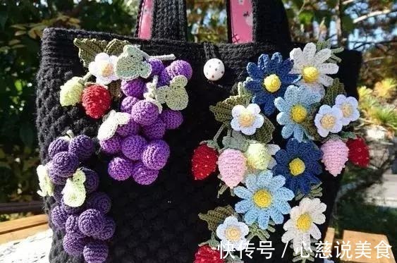 包包$55款超美的钩花包包,只要会钩不同的花,拼缝在一起,就能做出