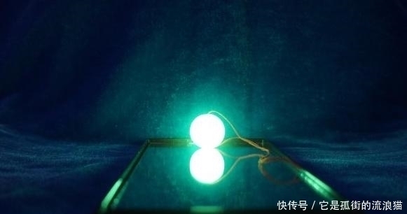 此物件,郭沫若找了数十年,最终在老农的枕头中被找到,奖励锦旗