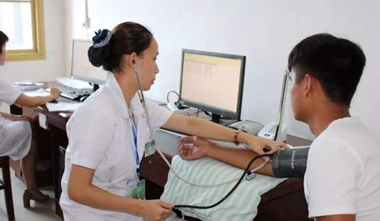 肝脏|肝病一发现就是晚期?2条腿不停的给“信号”提醒,都被无视了