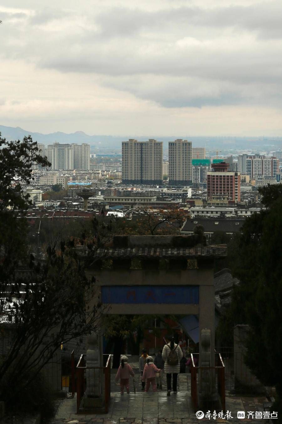 齐鲁壹点|壹图集丨立冬初雪飘，泰山红门别样美