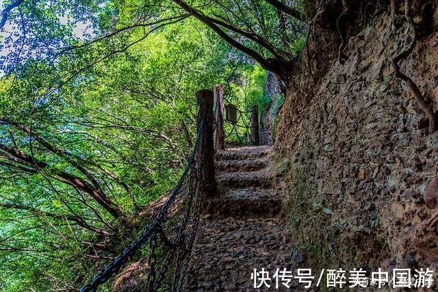 景区|探访剑门关景区，断崖峭壁，气势恢宏，附带游玩攻略