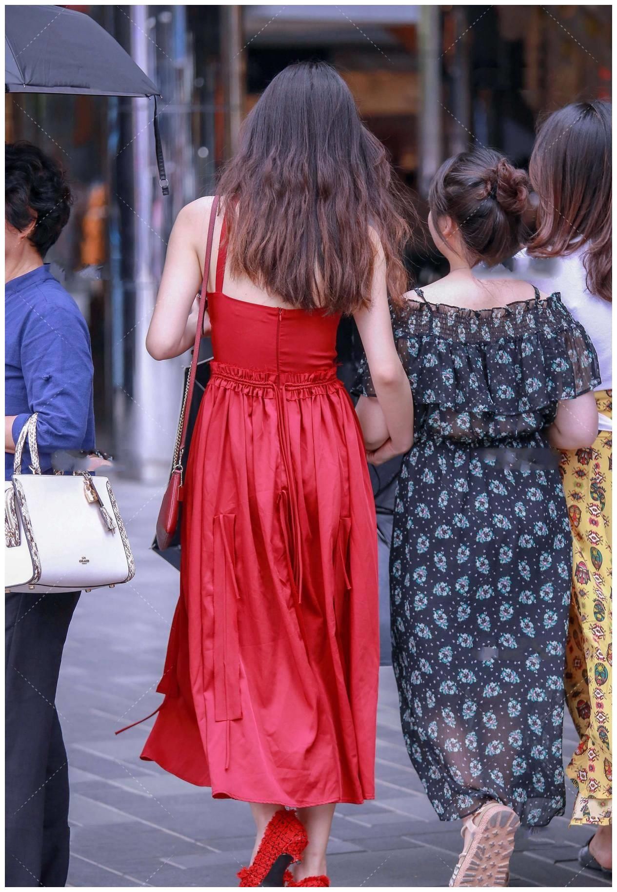 红色收腰礼服裙子，优雅大气，打造明朗清新的既视感