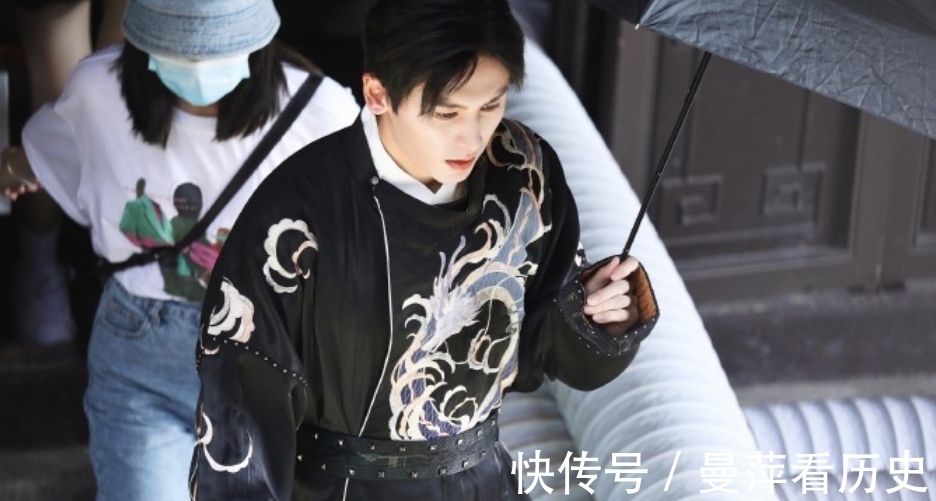 节目|张哲瀚录制节目时被救护车拉走?工作室报平安,全怪代拍?