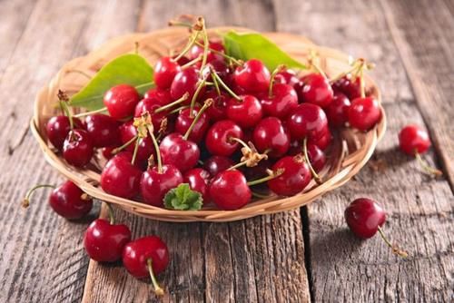 生理期|夏天,女人在生理期能吃西瓜吗?想要月经期更舒适,3种水果可多吃