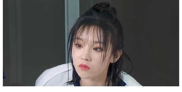 b同样是常驻女嘉宾,宋雨琦落水,baby找男生顶替,李晨看不下去了