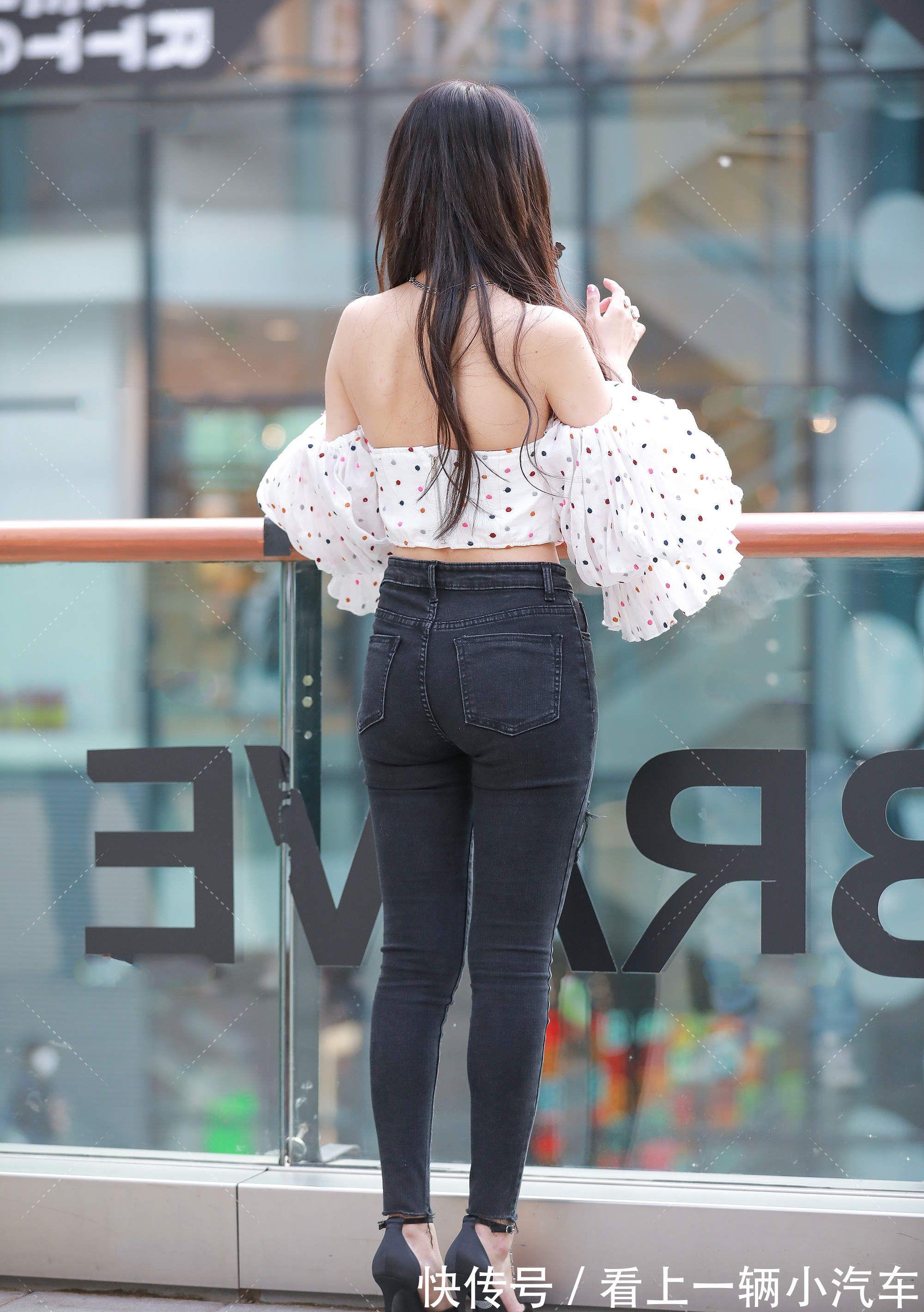 时尚|平肩上衣虽常见，若搭配泡泡袖的设计，整个搭配就是既可爱又时尚