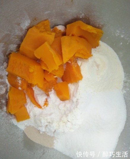 松软|用南瓜做成老面包，组织松软细腻好吃，口感好极了