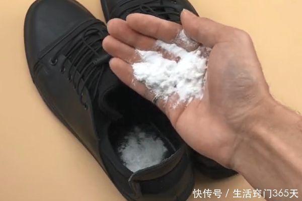 白醋 在鞋子里面撒上一把“它”，不管多臭的鞋子，分分钟去除臭味！