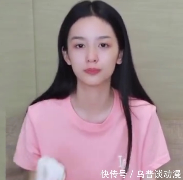 素颜|周也学做饭满头大汗。脸部脱妆,素颜油光满面不像23,太美了