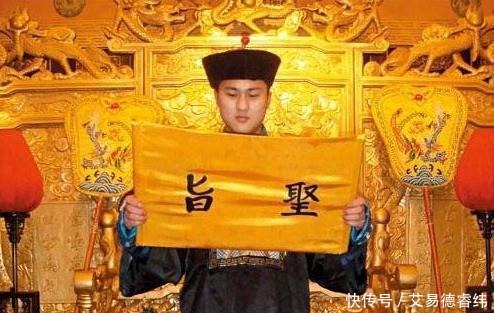 此人拥有9道祖传圣旨,博物馆借走两道,被专家弄丢后获赔9万