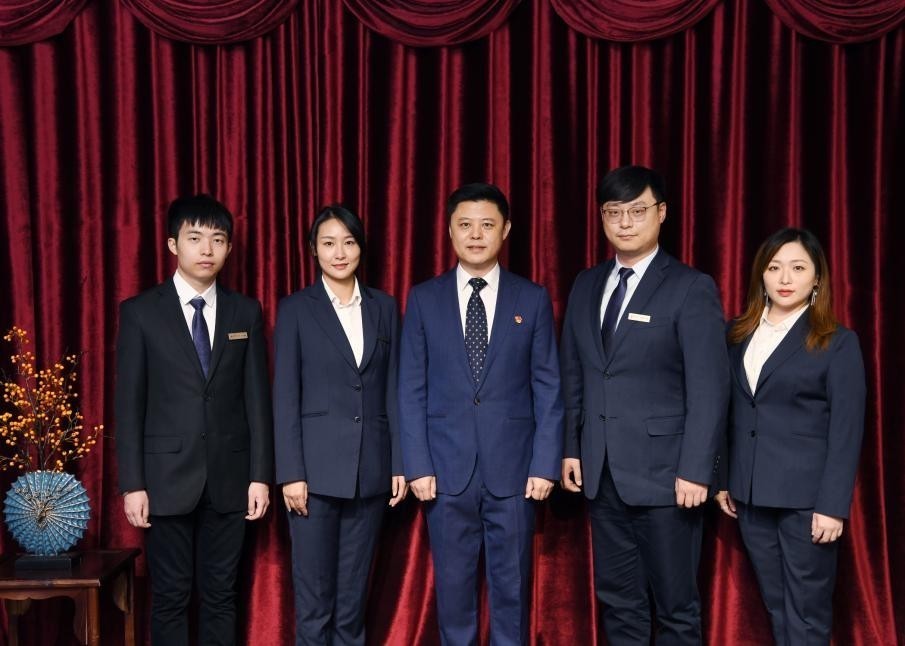 照相馆#南京路和你一起迎新年,百组家庭拍全家福,定格美好与团圆