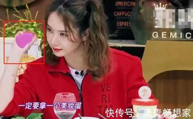 怪癖|宝宝睡前的2个“小怪癖”,是向妈妈表达爱意,父母不要强行戒掉