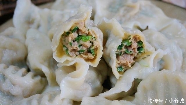 这个馅的饺子百吃不厌,我家每周都包一次,馅香味美,真好吃