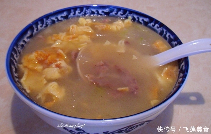 和婆婆在家吃午饭,10块钱不到做了三菜一汤,营养丰富真实惠