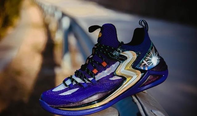 碳板跑鞋 新鞋谍照看个够!安踏又出新科技,匹克碳板跑鞋终于变帅了!