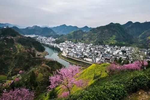 安徽春游不必非要爬黄山，有“东方多瑙河”值得打卡，风景美如画