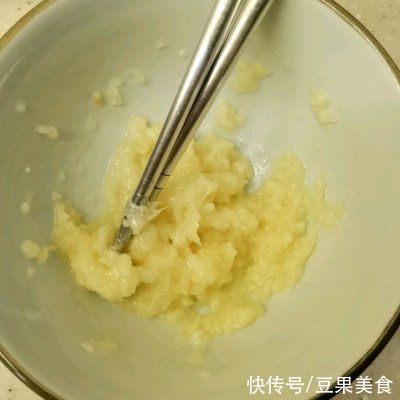 勺油|「鱼小厨：蒸」超简单大菜-蒜蓉粉丝蒸扇贝