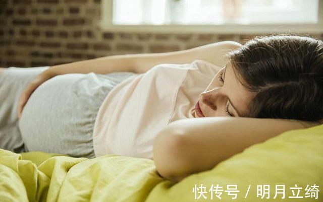 孕妈|孕妈侧睡胎儿就动，是压到宝宝了吗胎儿每天在这俩时间段更活跃