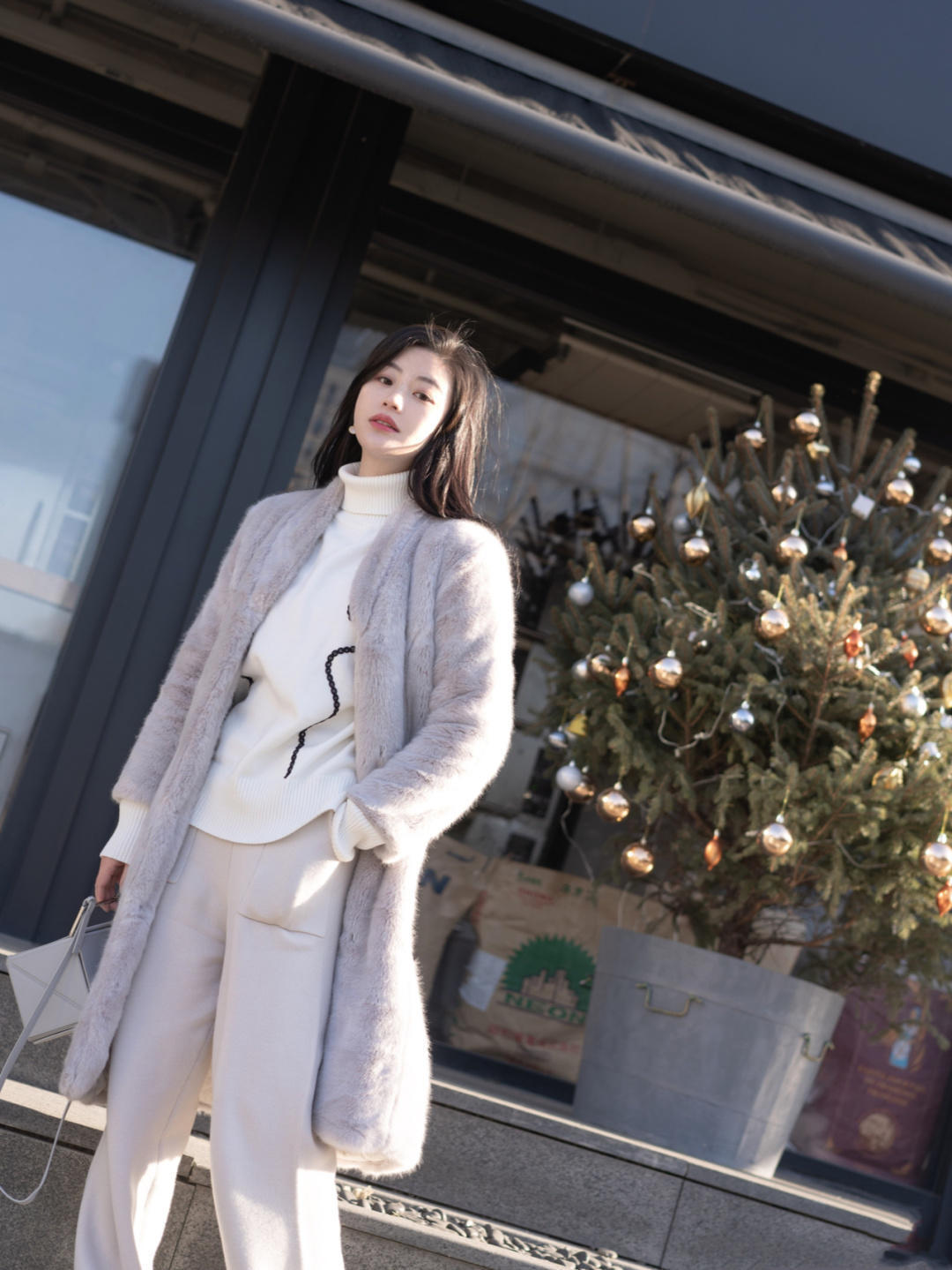 高领衫|想显贵就试试“环保皮草”,成熟精致又有气场,特别适合成熟女性