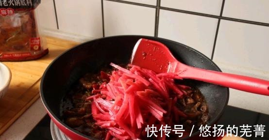 泡萝卜丝|鸡杂营养丰富，搭配泡萝卜丝炒，实在太下饭了！