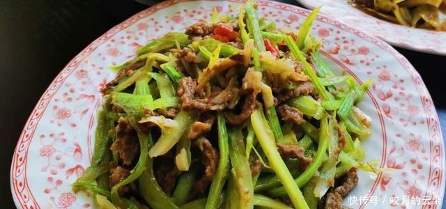 一家三口的快手午餐,不到二十块钱,一荤一素还有汤,实惠又美味